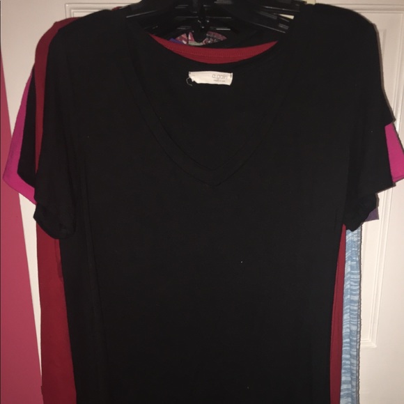 Black v-neck tee - Picture 1 of 7
